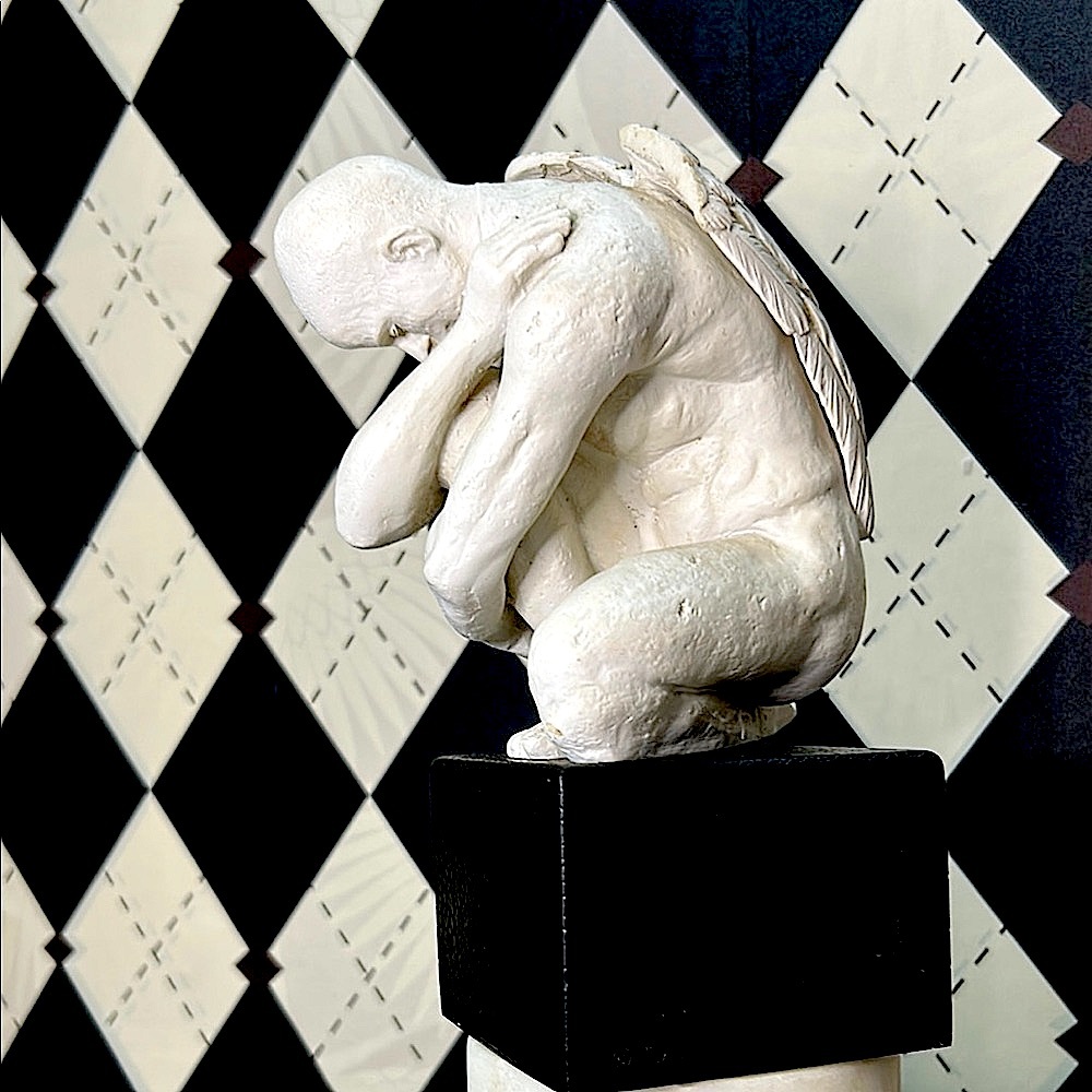Vitruvian Weeping Angel Sculpture – Pensive Angel Inspired by da Vinci | TMS - Picture 11 of 17